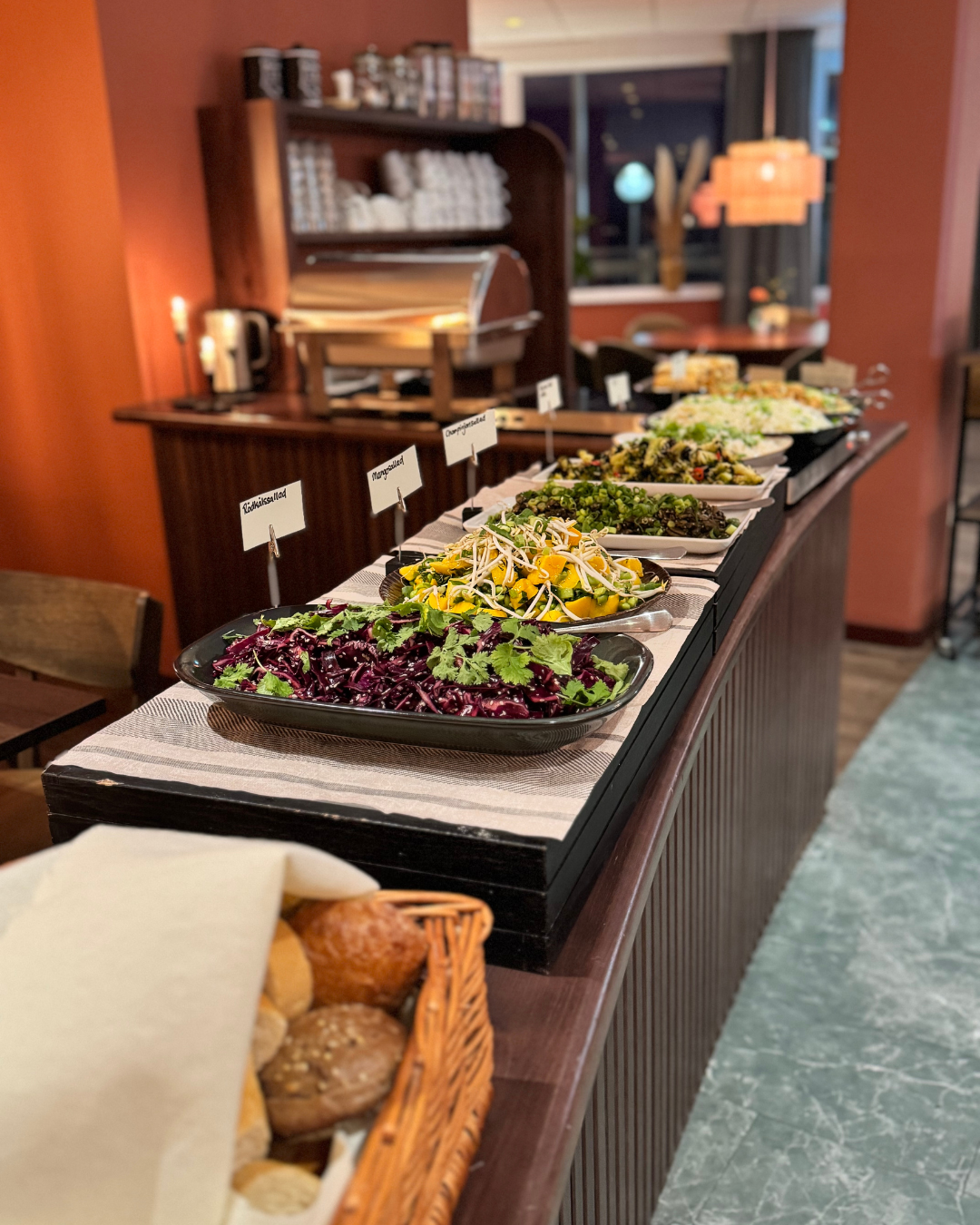 After work på Hotell Sillen i Lysekil På Hotell Sillen i Lysekil dukar vi upp vår vällagade after work buff'e på fredagar.